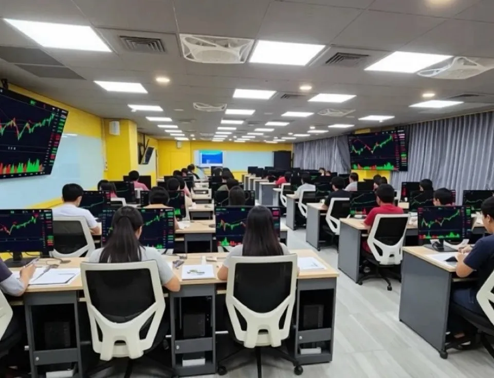 完善電腦設備與伺服器，充實的教學軟體